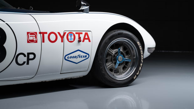 1967 Toyota-Shelby 2000 GT_12