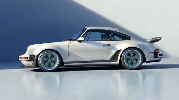 singer-sports-911-2