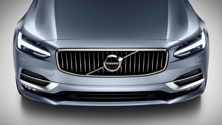Volvo sets aims at the best from Mercedes and BMW with their 2017 S90 Sedan