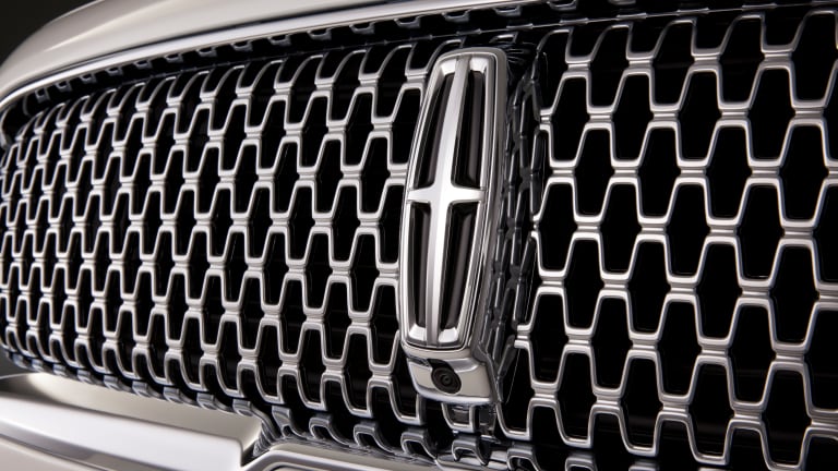 Lincoln brings back its flagship luxury sedan with the 2017 Continental