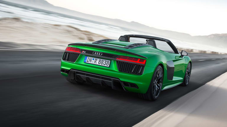 Audi completes the current-gen R8 line with the Spyder V10 Plus