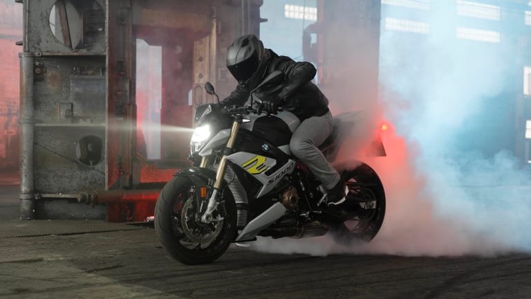 BMW's S 1000 R launches with a lighter chassis and an inline four-cylinder based on the RR