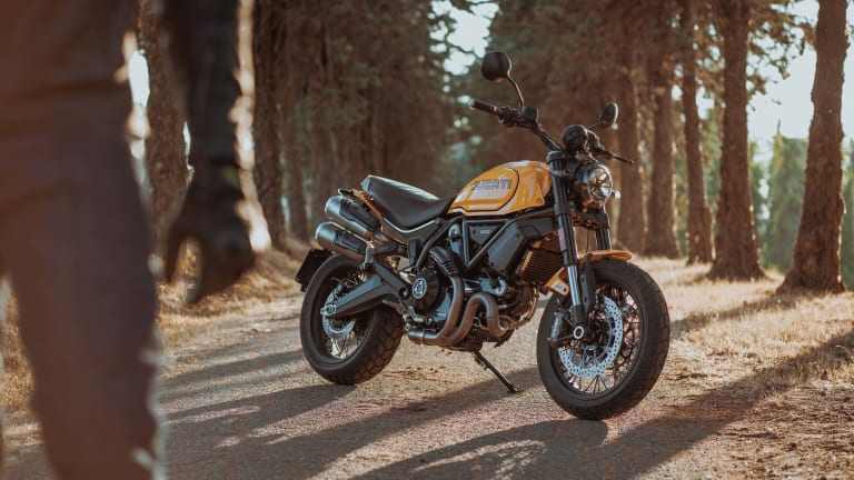 Ducati pays tribute to the air-cooled twin-cylinder engine with the Scrambler 1100 Tribute Pro