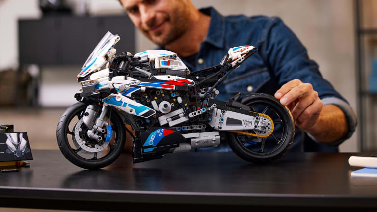 The BMW Motorrad M 1000 RR joins the Lego Technic lineup