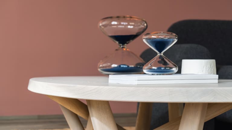 De Bethune and Marc Newson team up on a limited edition version of the designer's Hourglass