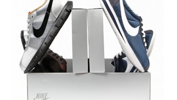 Nike cortez fly motion on sale