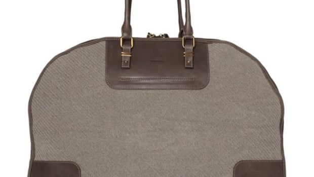 Porter's Suit Bag ensures that your tailored two-piece
