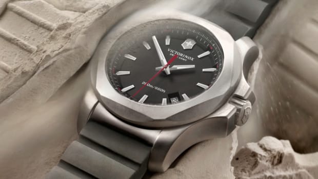 Hodinkee victorinox hotsell