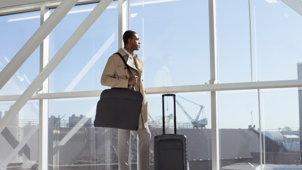 Away shoelacey Garment Bag