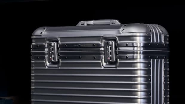 Rimowa updates the Pilot Case in black anodized aluminum Acquire