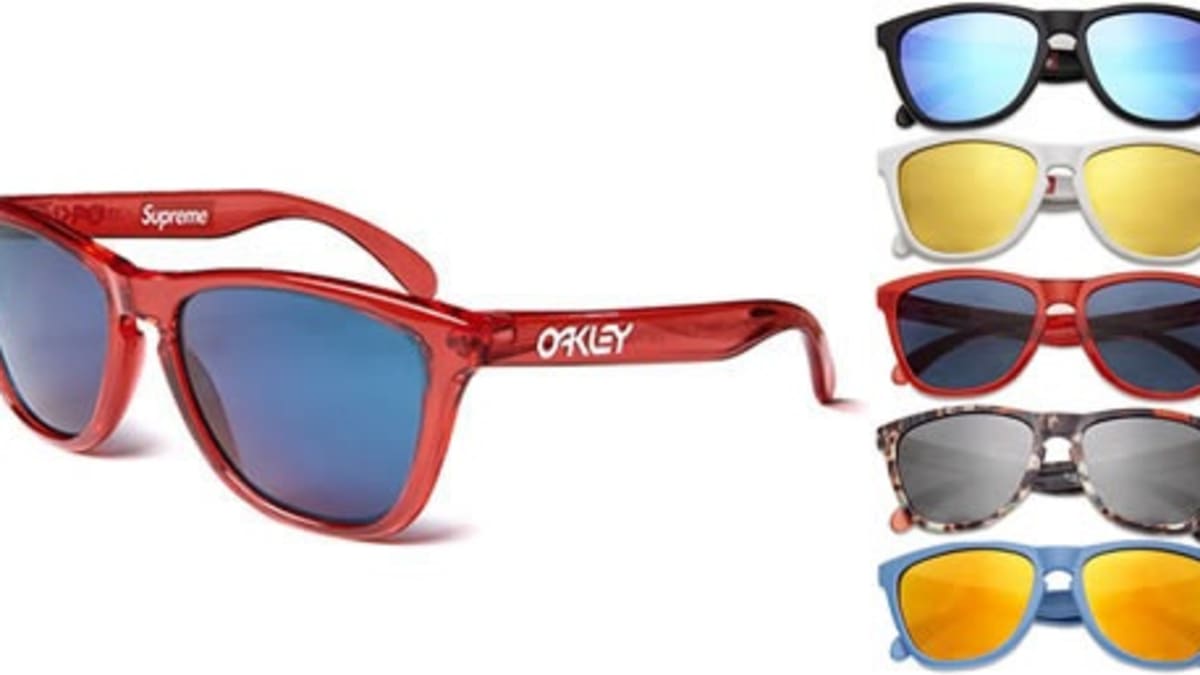 Supreme oakley hot sale