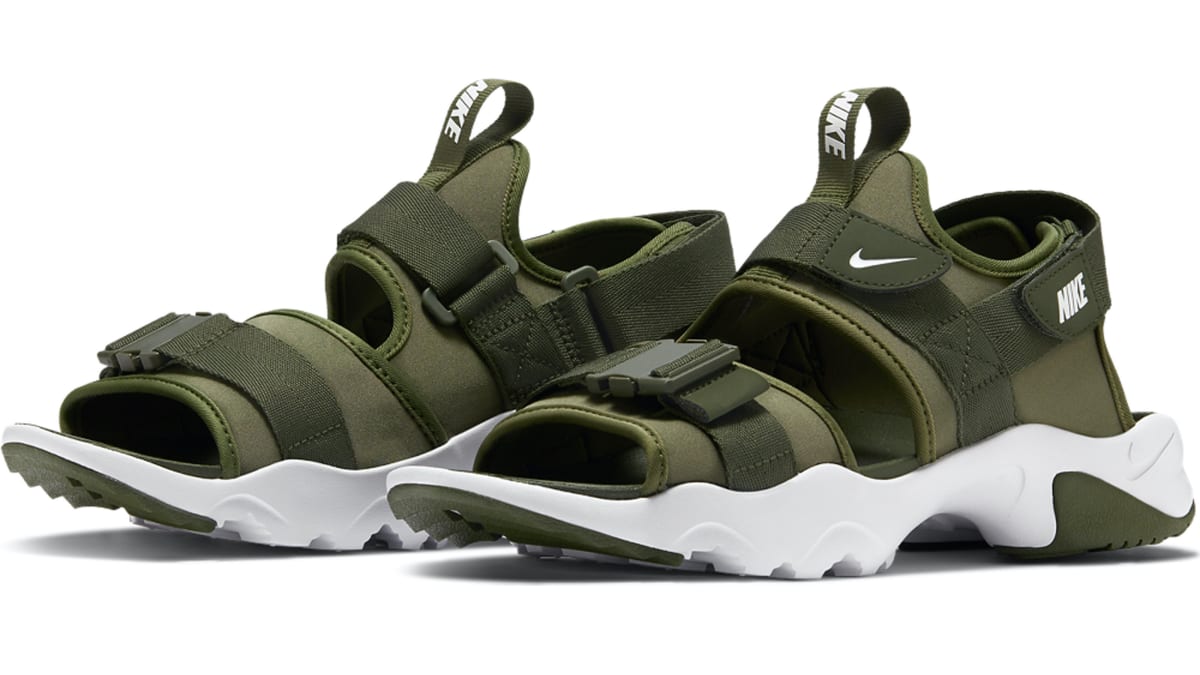 Nike walking clearance sandals
