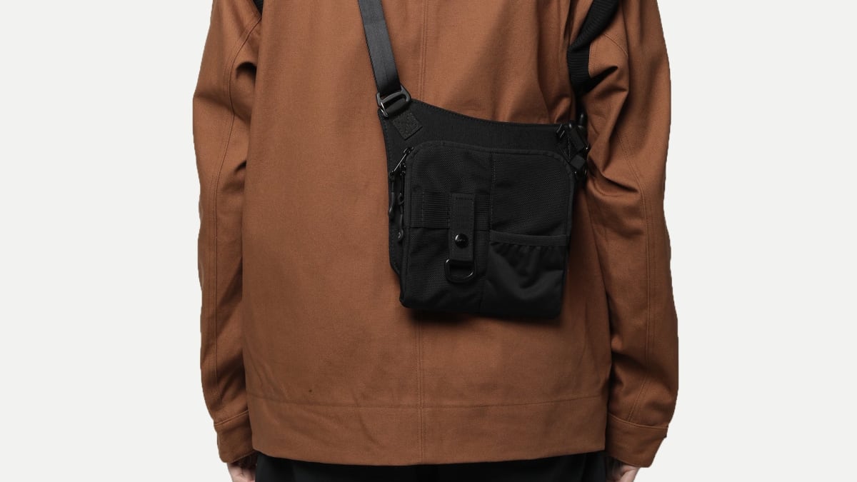 DSPTCH finds the right balance of size and functionality with its updated Sling Pouch Slim Acquire