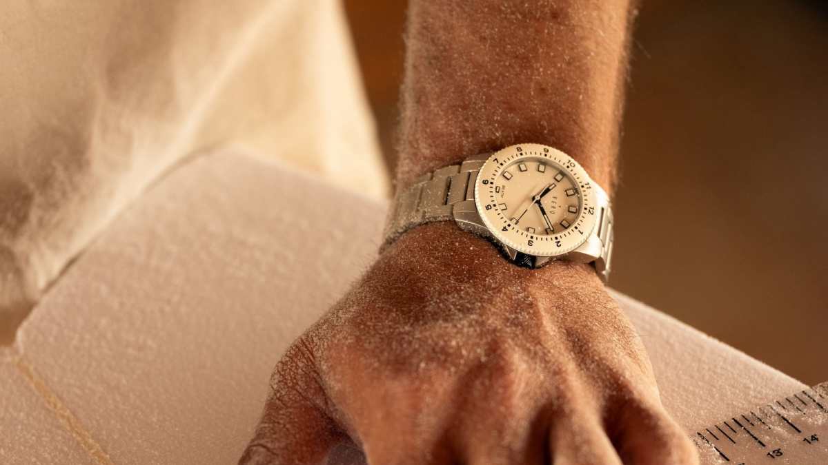 Vero introduces a 38mm version of their Open Water dive watch Acquire