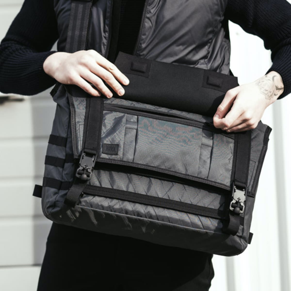 Khyte : Weatherproof Laptop Messenger Bag