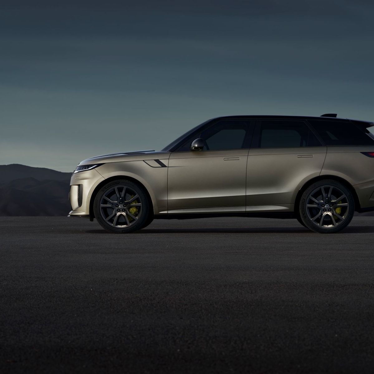 The Range Rover Sport SV arrives with a 626 hp Twin Turbo V8, making it the  most powerful Sport ever - Acquire