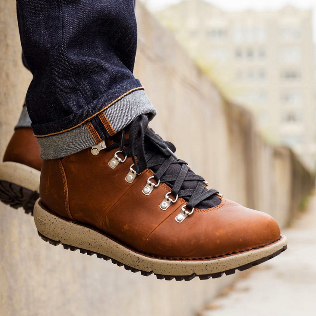 Danner tramline 917 top