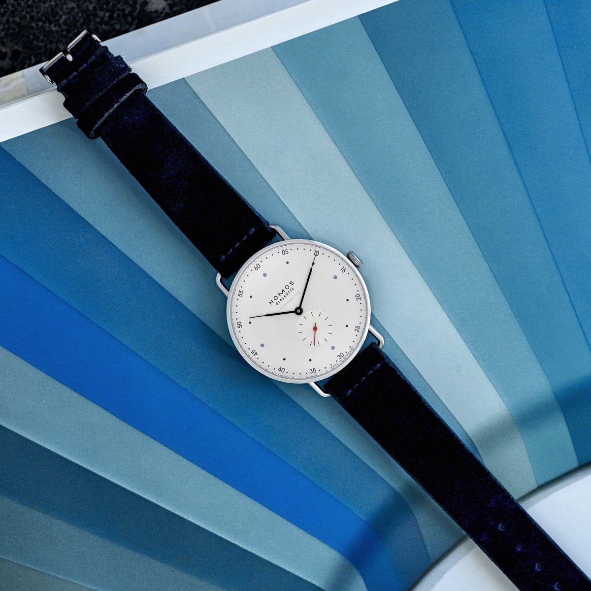 Hodinkee releases a special edition NOMOS Metro Chronometer Acquire