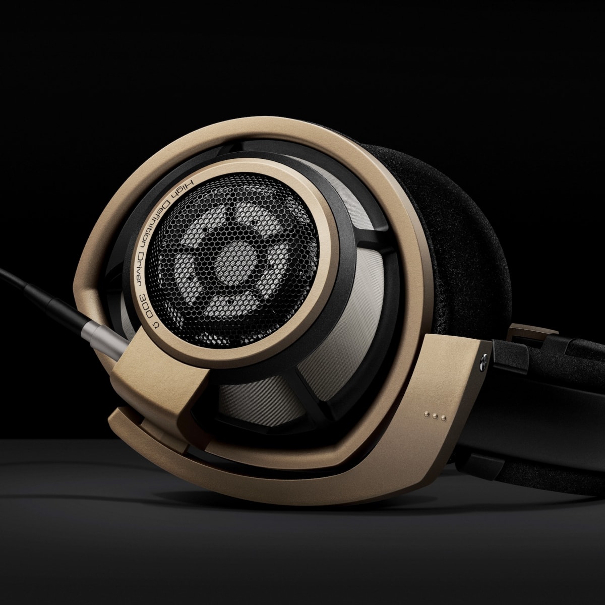 Sennheiser releases the HD 800 S in a limited edition matte gold