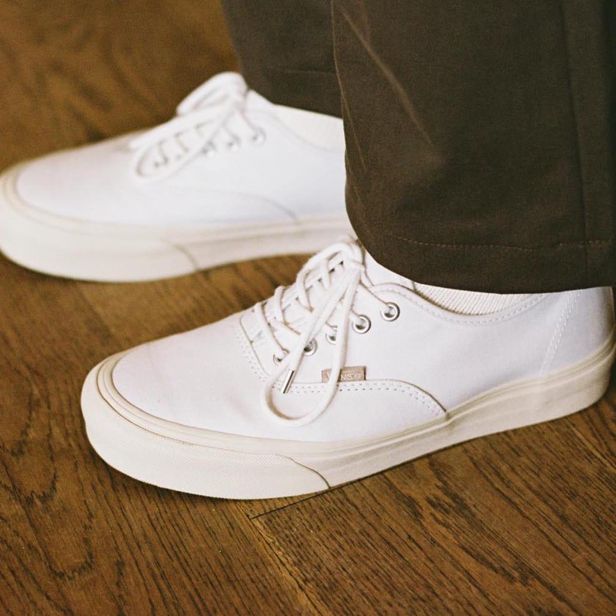Vans vault sales all white