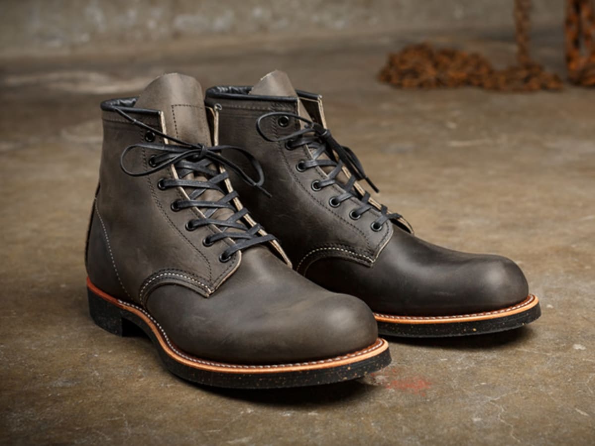 Red outlet wing blacksmith