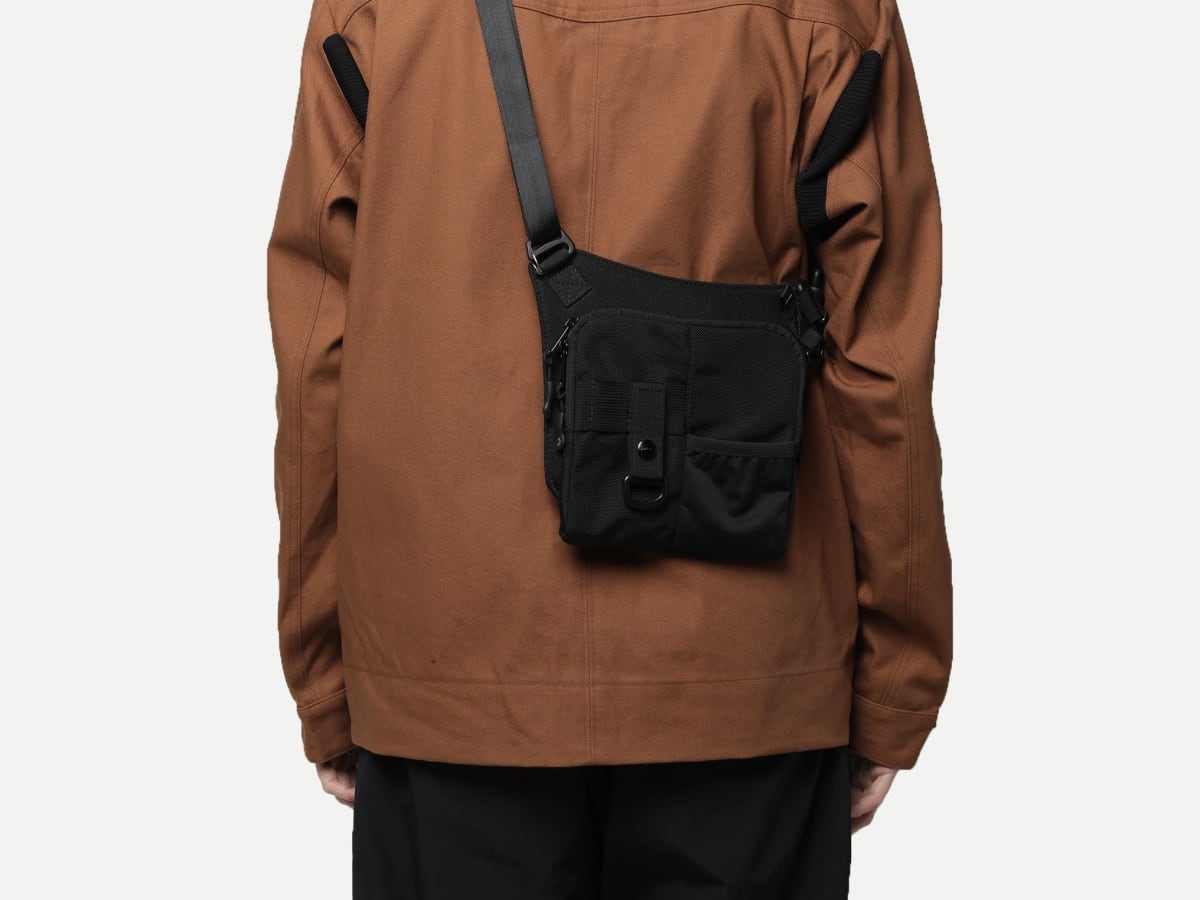 DSPTCH finds the right balance of size and functionality with its updated Sling Pouch Slim Acquire