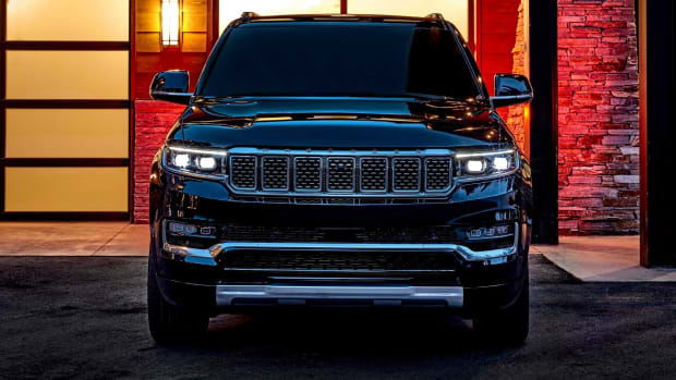 2022-jeep-grand-wagoneer-exterior-front-view
