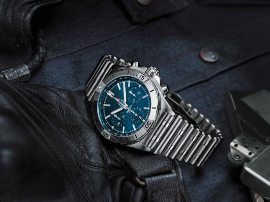 10_chronomat-b01-42-frecce-tricolori-limited-edition-with-a-blue-dial-and-tone-on-tone-chronograph-counters