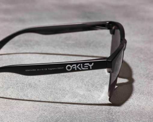 Oakley and Hiroshi Fujiwara release a Fragment version of the Frogskins