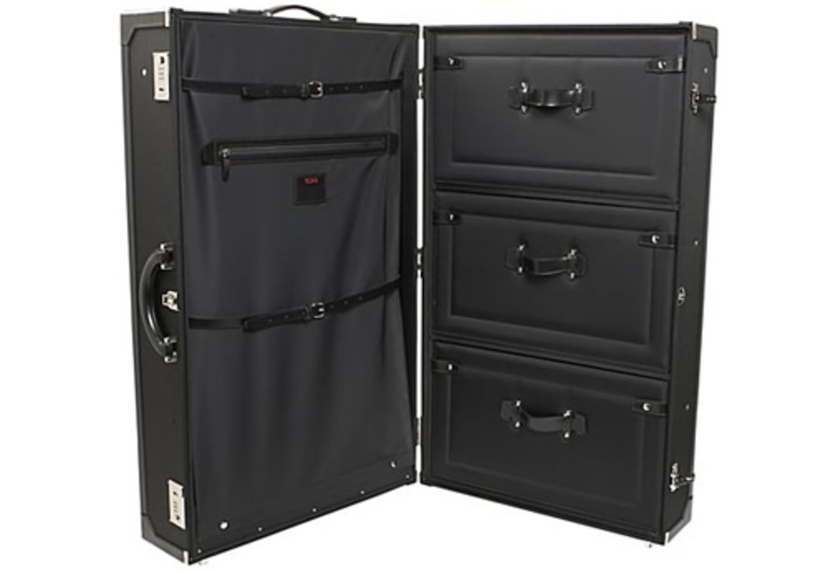 rolling wardrobe trunk