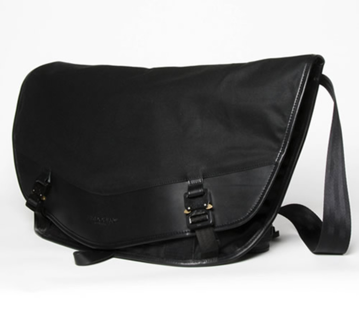 Bedouin Barbary Messenger Bag Acquire Bedouin S Barbary Messenger Bag Is For Those Of You Who Need To Carry Everything On The Daily Commute Designed Fit Body Made From 12oz