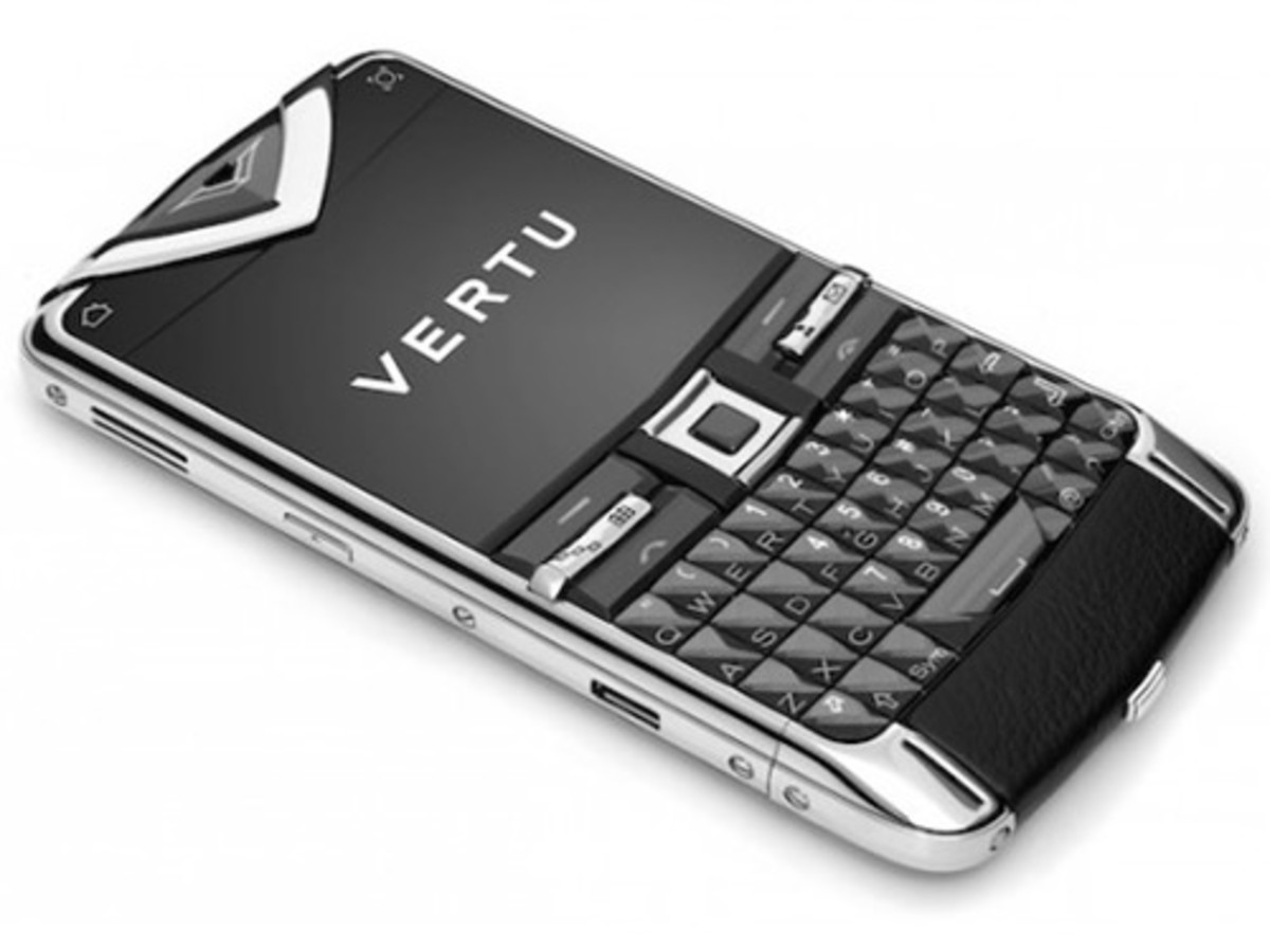 Купить в молдове кнопочный телефон. Vertu Constellation Quest. Vertu k10. Vertu Symbian. Vertu с QWERTY клавиатурой.