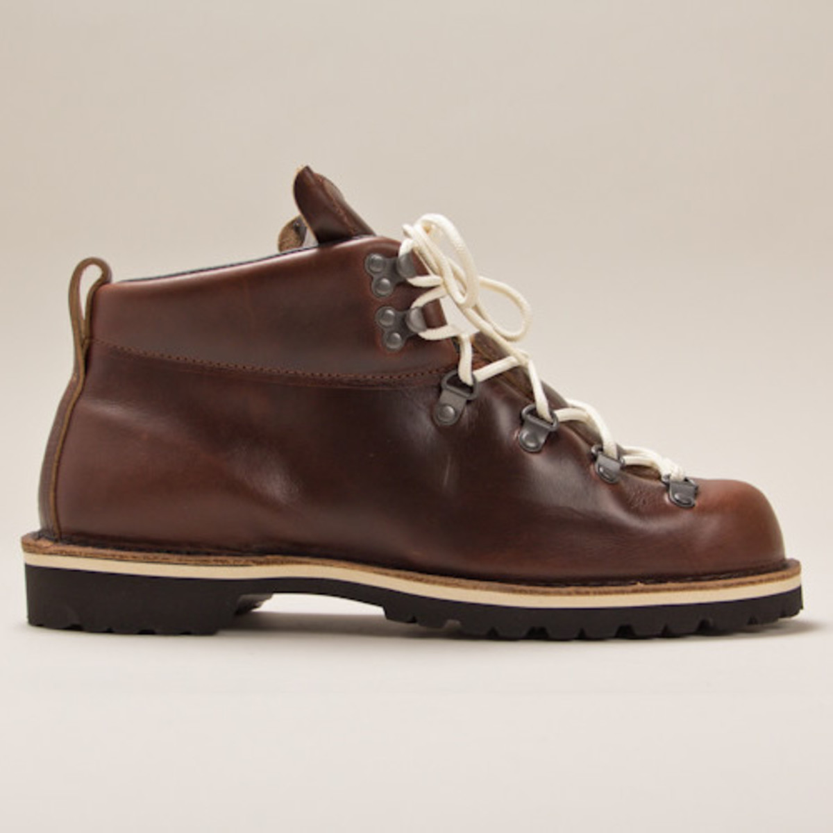 mountain trail danner