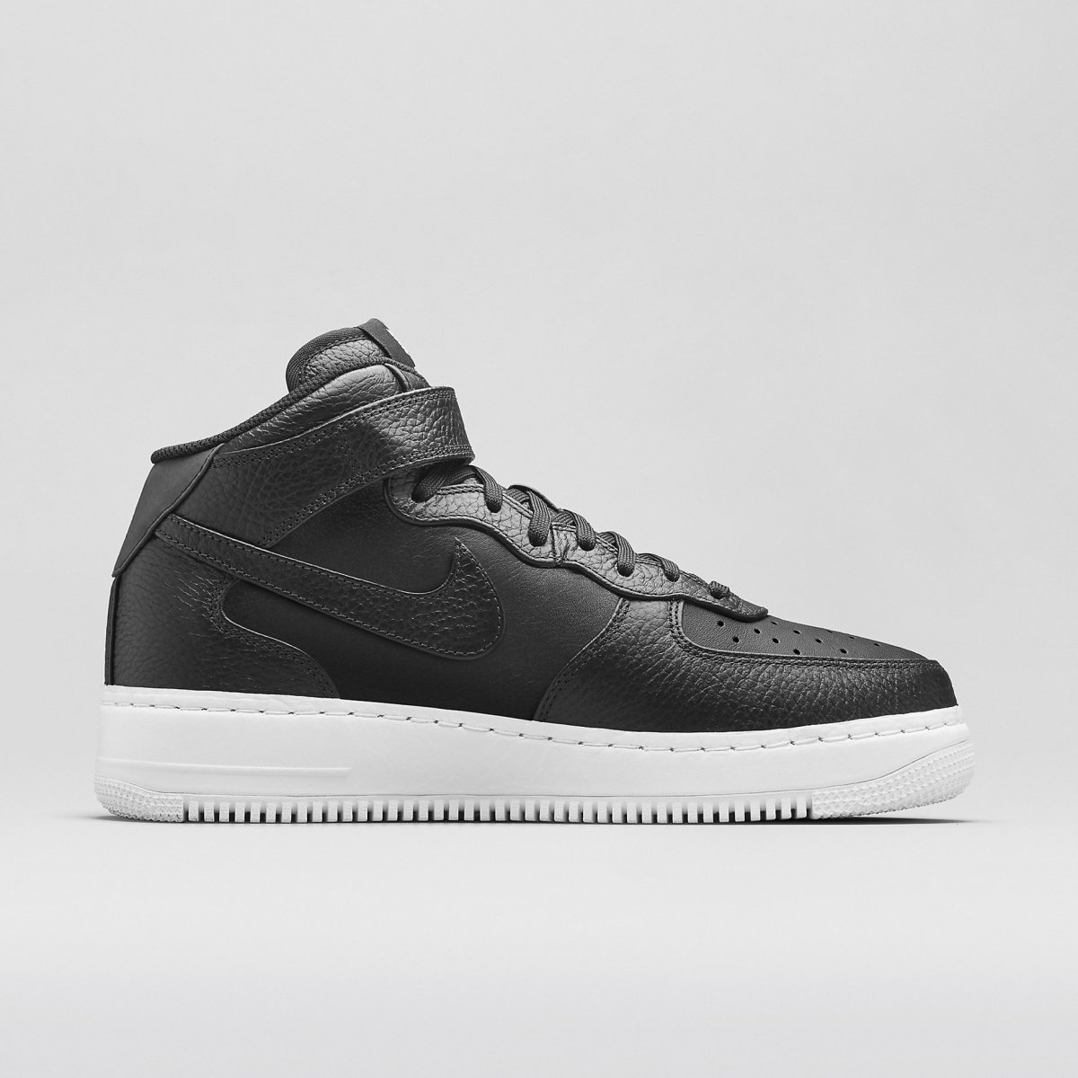 Nike's luxurious Air Force 1 Mid CMFT - Acquire