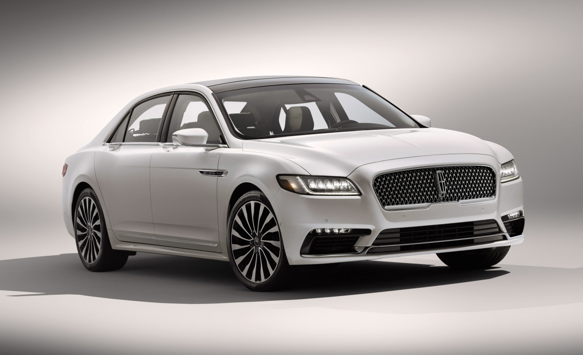 Lincoln brings back its flagship luxury sedan with the 2017 Continental