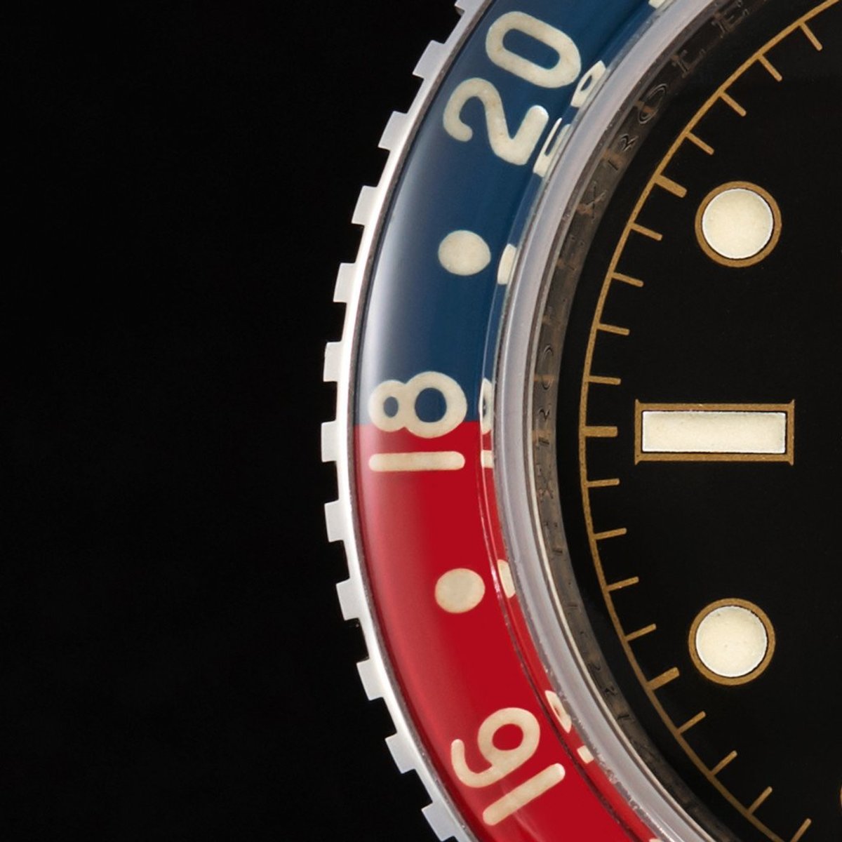 tempus-machina-crafts-the-perfect-tribute-to-the-bakelite-gmt-acquire