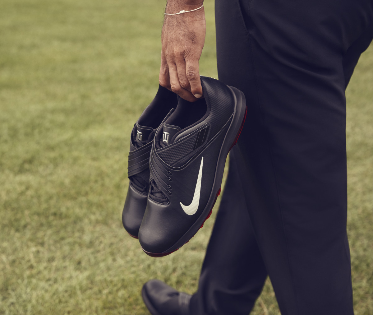 tiger woods golf shoes