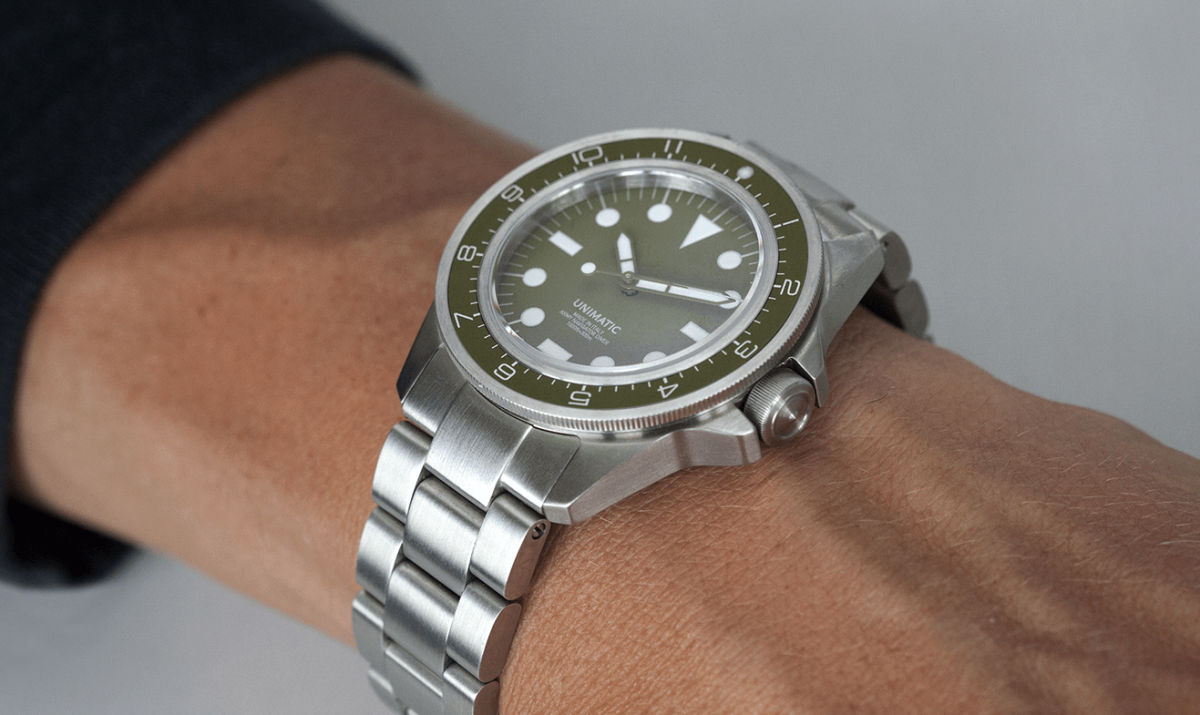 Unimatic releases a metal bracelet - Acquire
