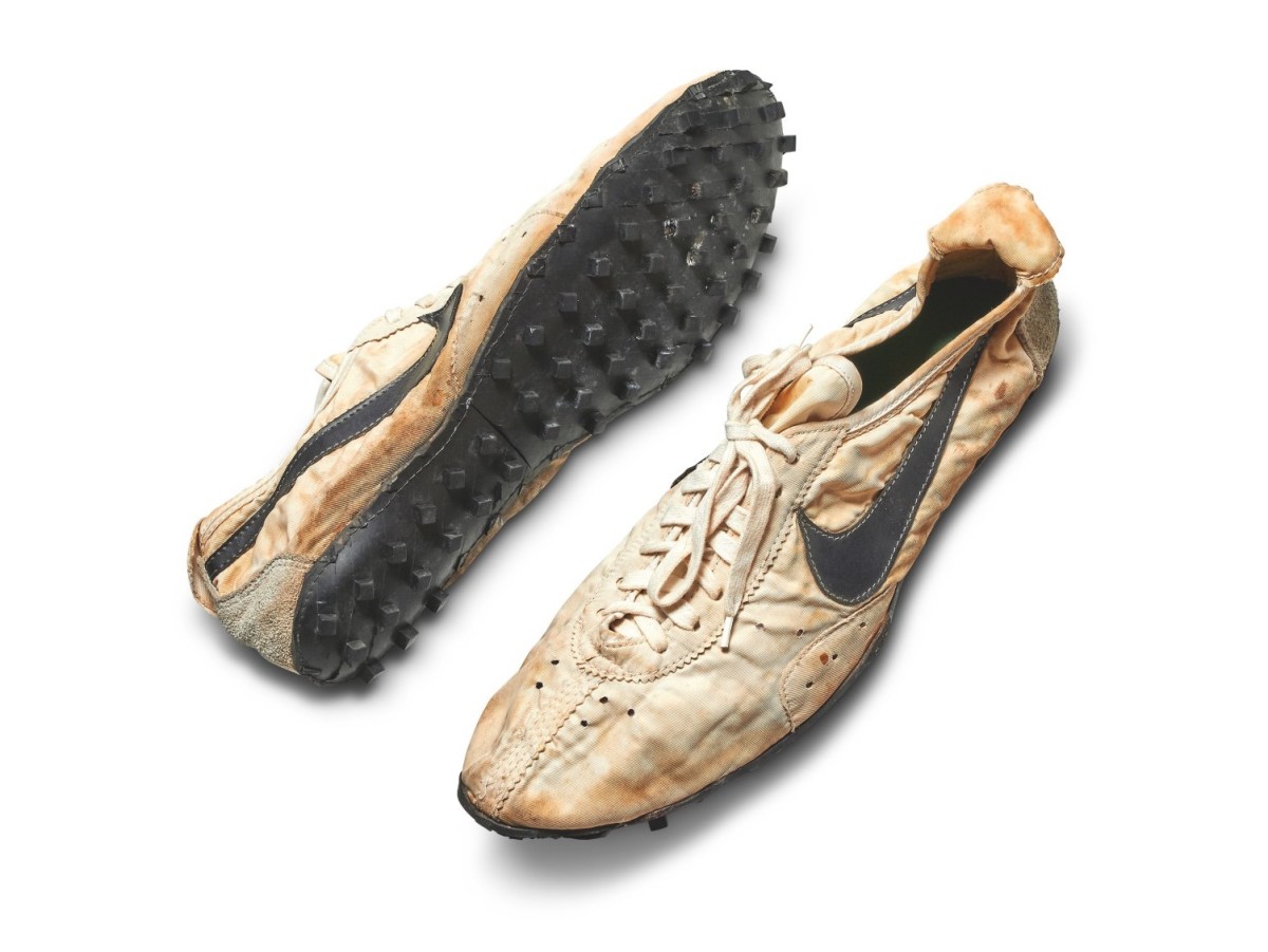 nike waffle moon shoe