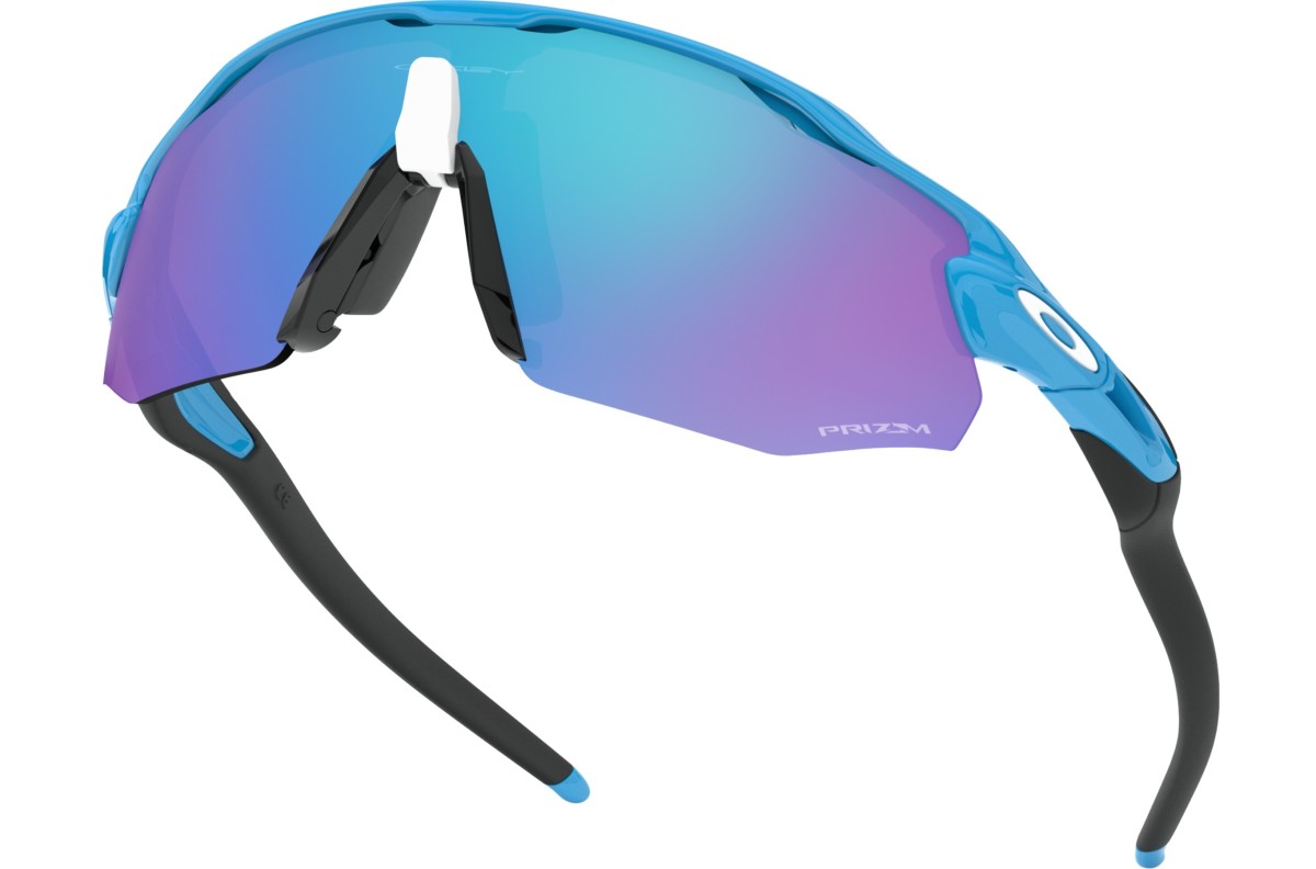 Oakley puts its fog-fighting Advancer tech into its Radar EV - Acquire