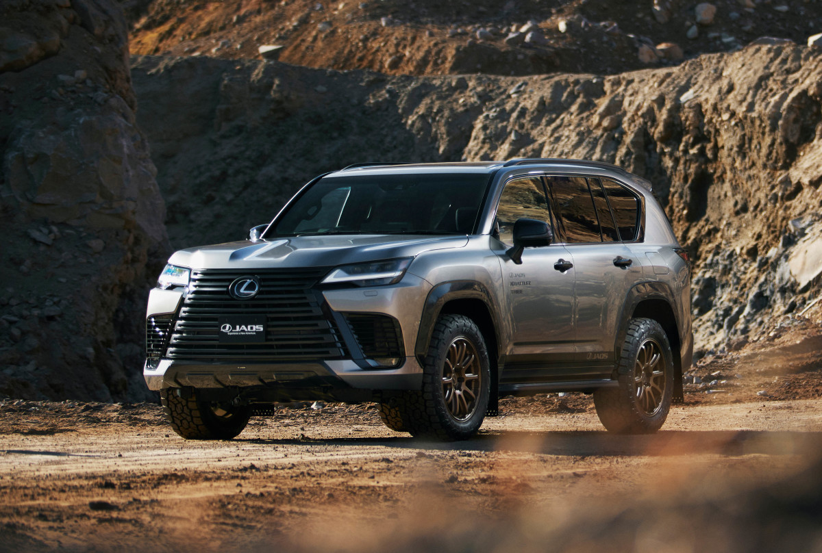 Lexus unveils an "OFFROAD" version of the LX 600 in collaboration with