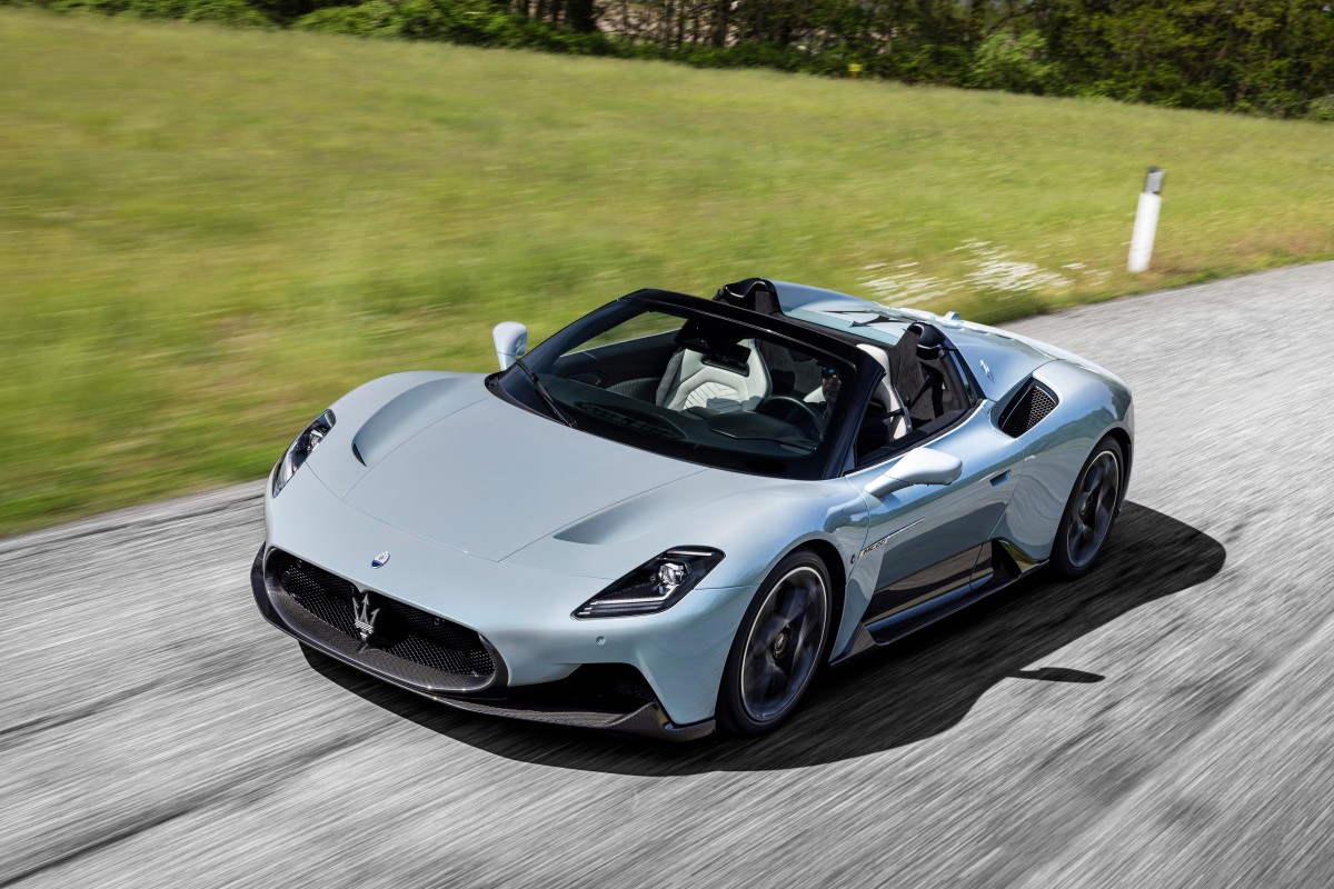 Maserati reveals its smart glasstopped MC20 Cielo Acquire