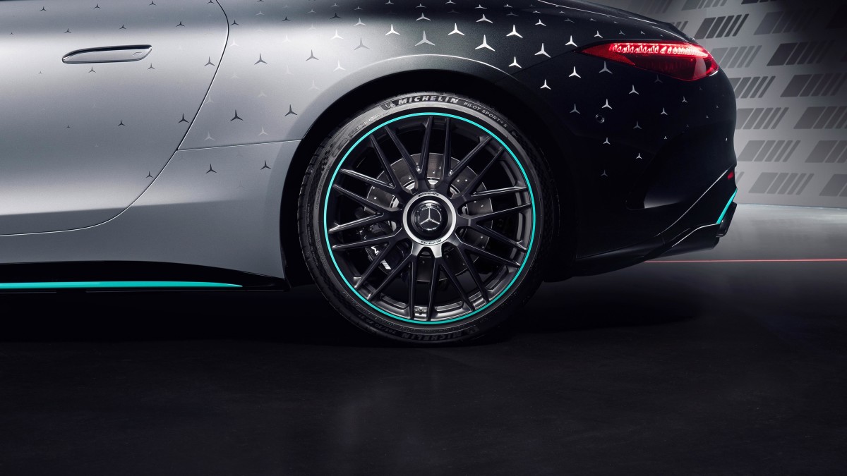 Mercedes-AMG unveils the F1-inspired "Motorsport Collectors Edition" SL 63 4MATIC+ | Flipboard