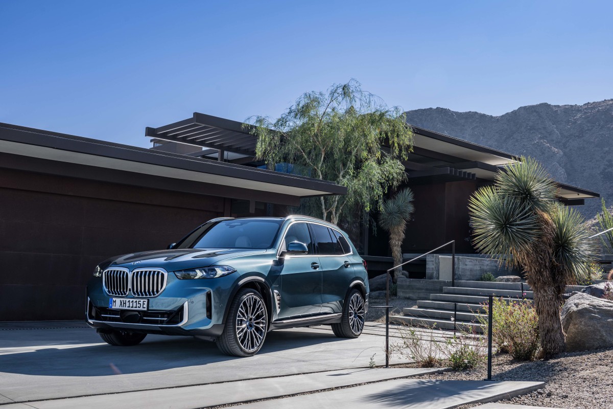The 2024 BMW X5 from the side