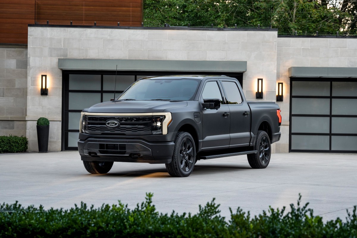 Ford adds an allblack option for the 2024 F150 Lightning Acquire