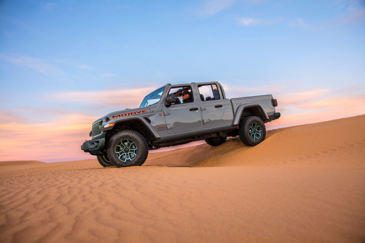 Jeep unveils the refreshed 2024 Gladiator Acquire