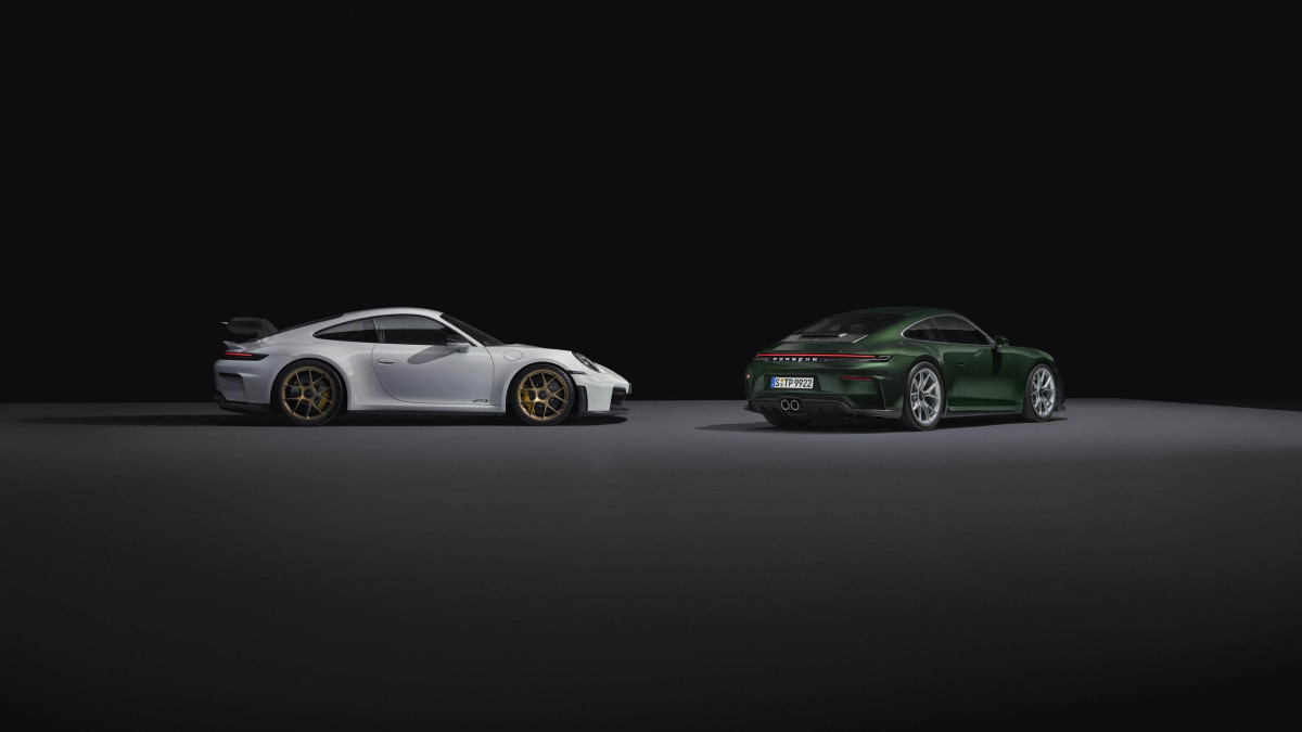 Porsche unveils the 2025 911 GT3 and 911 GT3 with Touring Package Acquire